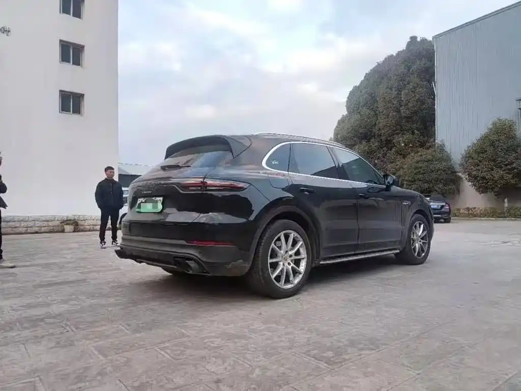 Porsche Cayenne Hybrid — миниатюра 5