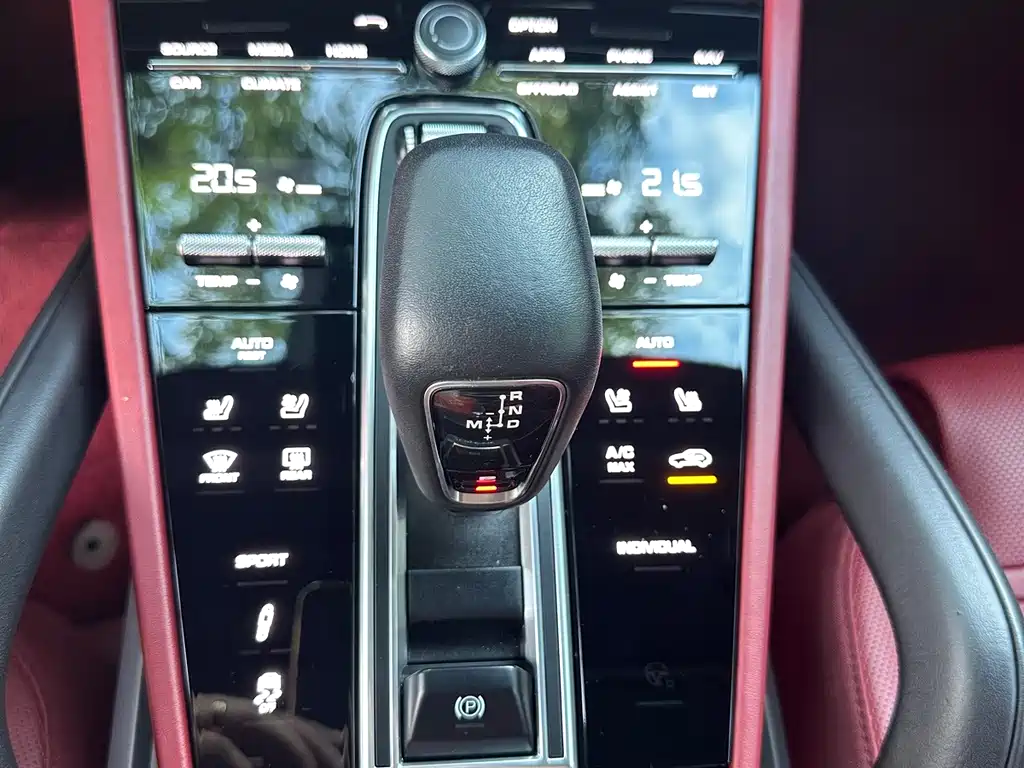 Porsche Cayenne — миниатюра 14
