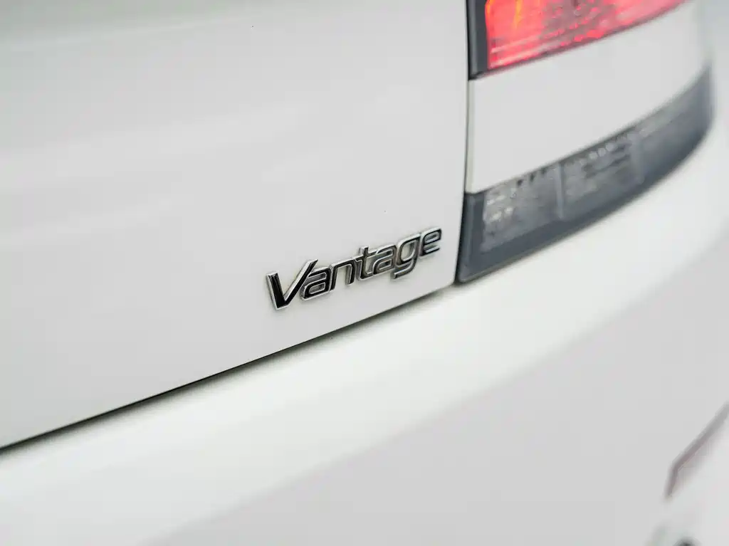 Aston Martin V8 Vantage — миниатюра 8