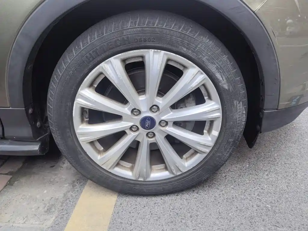 Ford Kuga — миниатюра 25