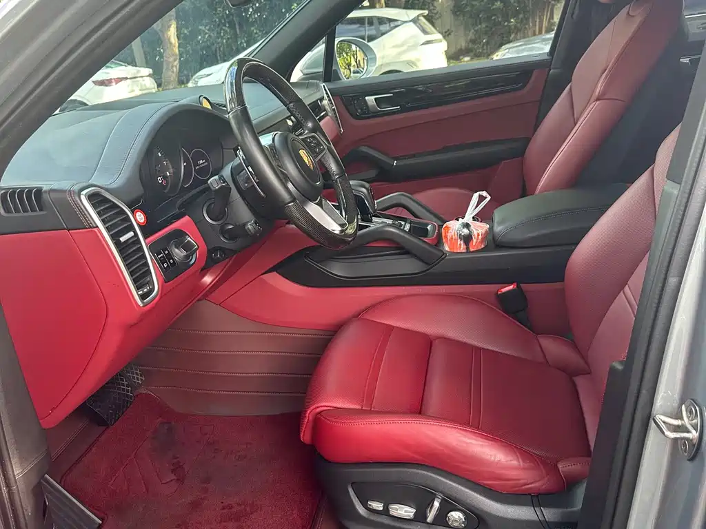 Porsche Cayenne — миниатюра 8