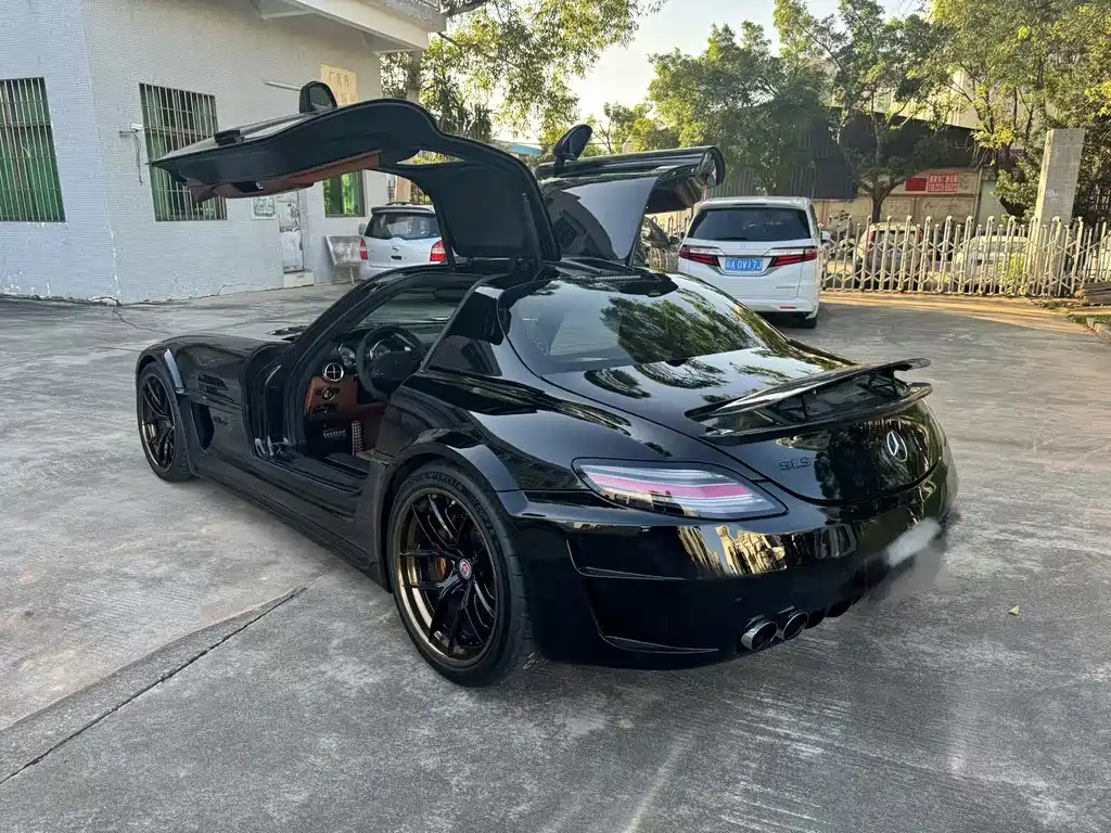 Mercedes-Benz SLS AMG — миниатюра 8