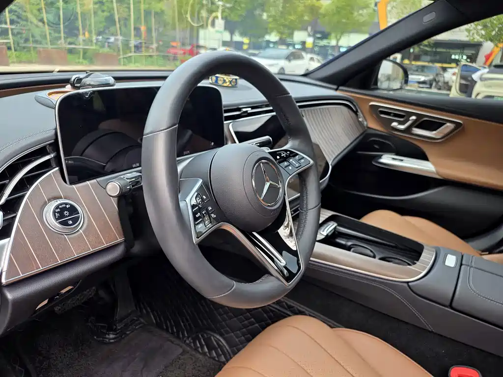 Mercedes-Benz E-Class — миниатюра 9
