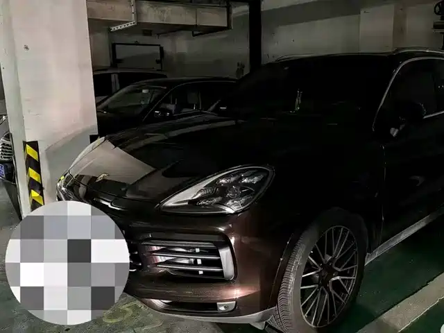 PORSCHE CAYENNE