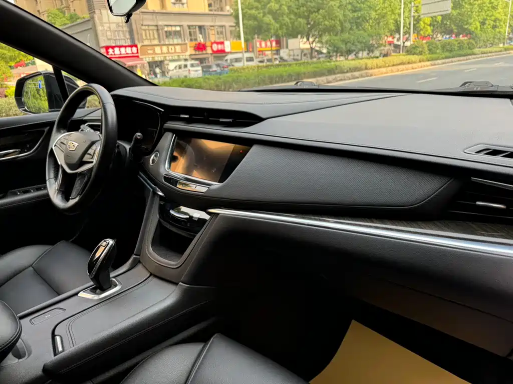 Cadillac XT5 — миниатюра 11