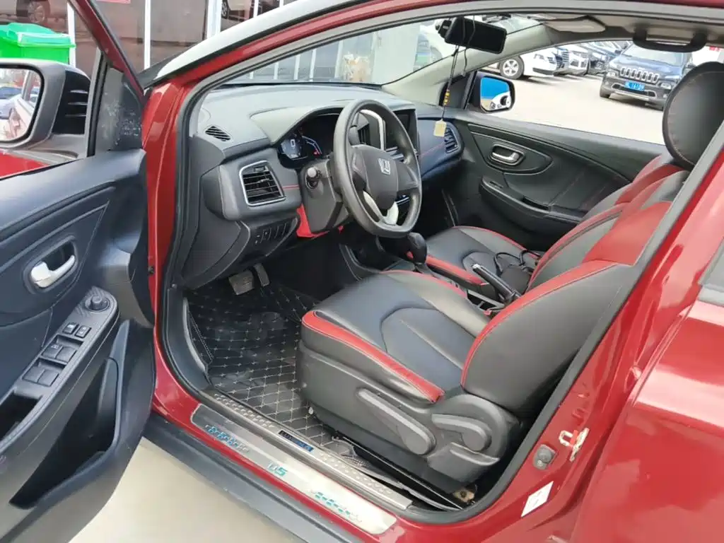 Luxgen U5 SUV — миниатюра 16