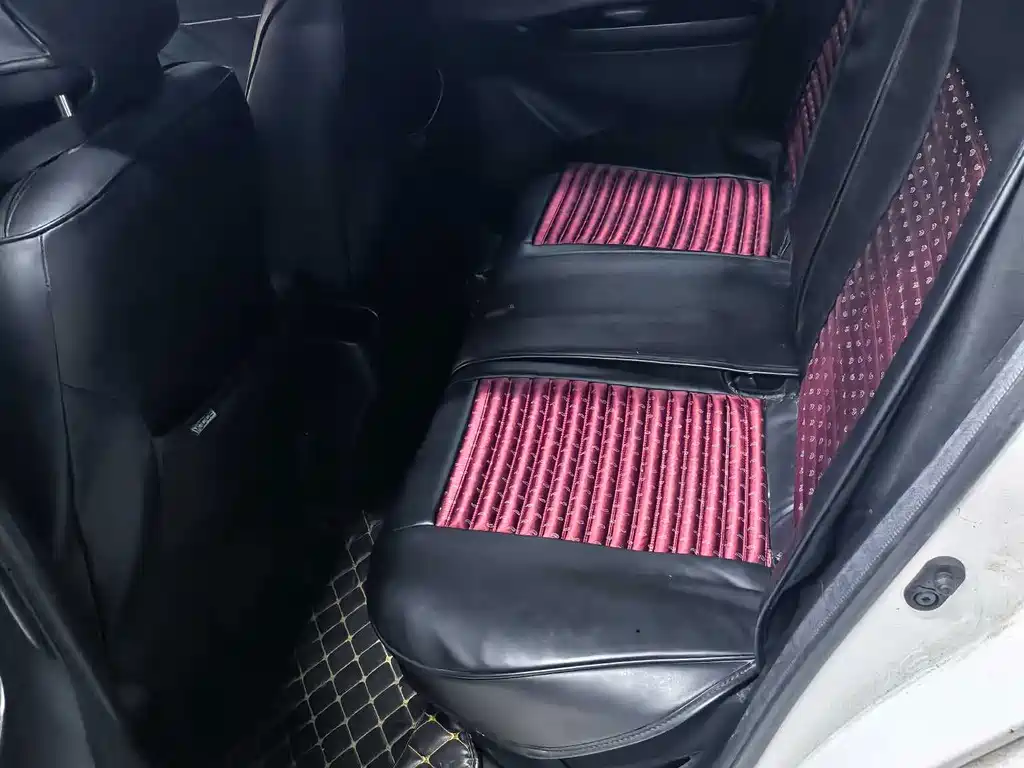 Toyota Yaris L — миниатюра 5