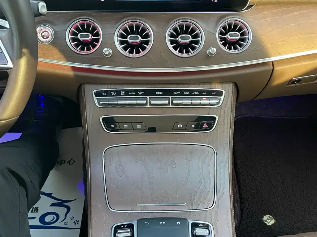 Mercedes-Benz E-Class — миниатюра 10
