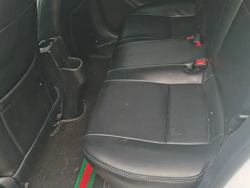 Toyota Yaris L — миниатюра 4