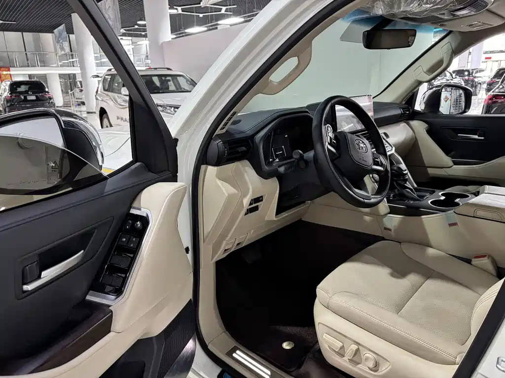 Toyota Land Cruiser 2025 4.0L AT