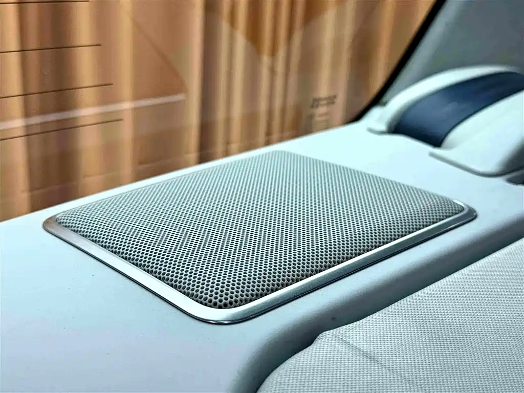 Land Rover Range Rover — миниатюра 18