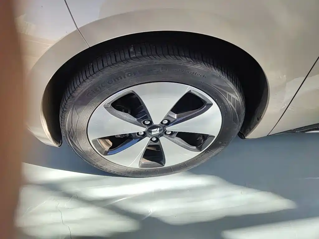 Baojun Yunduo — миниатюра 23
