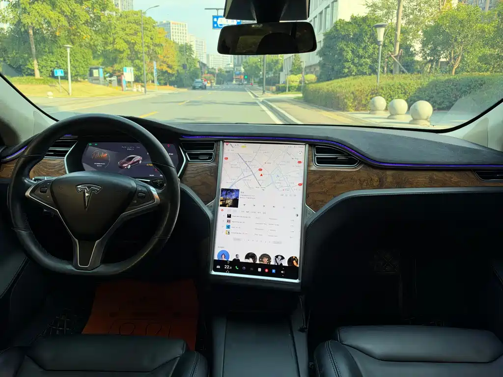 Tesla Model S — миниатюра 7