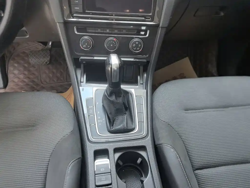 Volkswagen Golf — миниатюра 14
