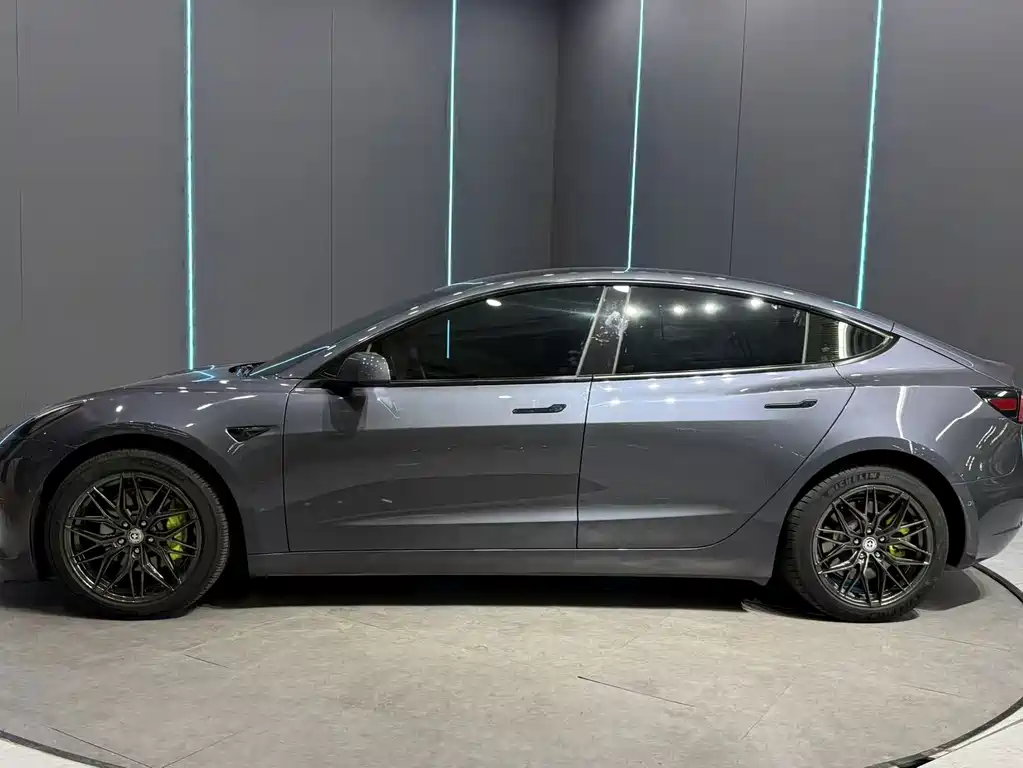 Tesla Model 3 — миниатюра 5