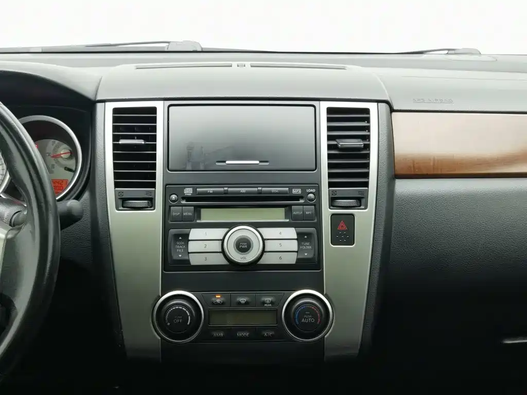 Nissan Tiida — миниатюра 12