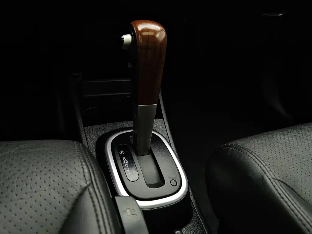 Nissan Tiida — миниатюра 13