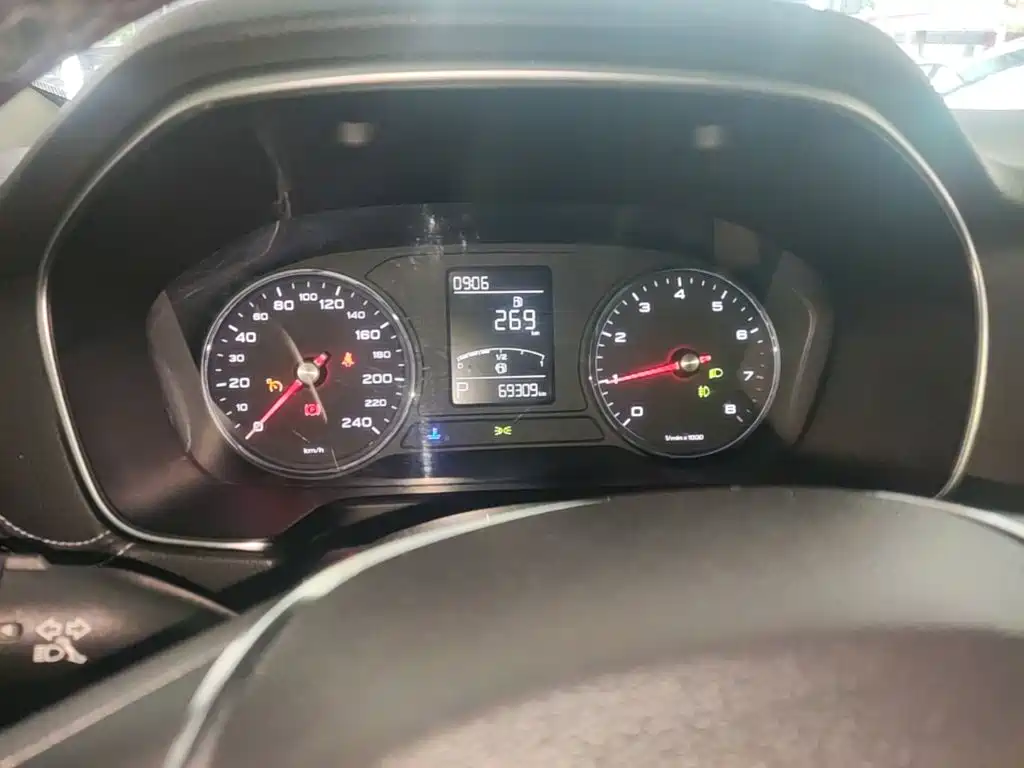 Roewe RX5 — миниатюра 12