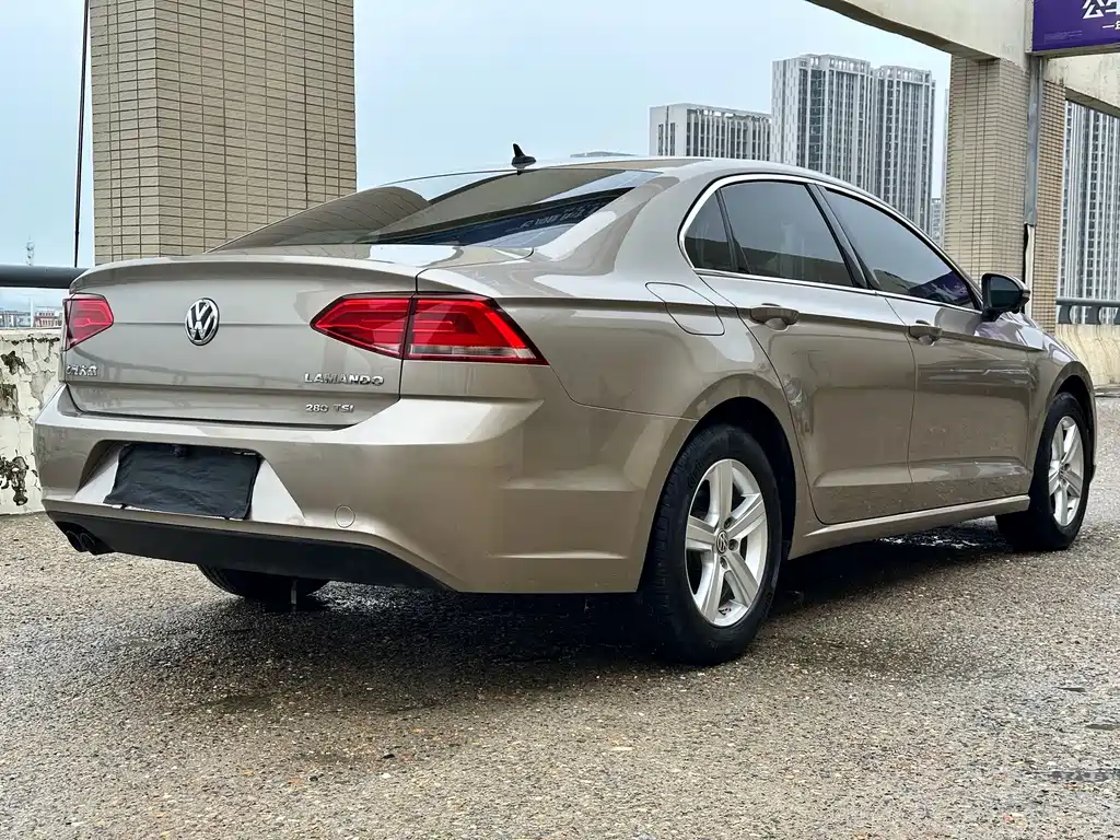 Volkswagen Lamando 2015 230TSI DSG