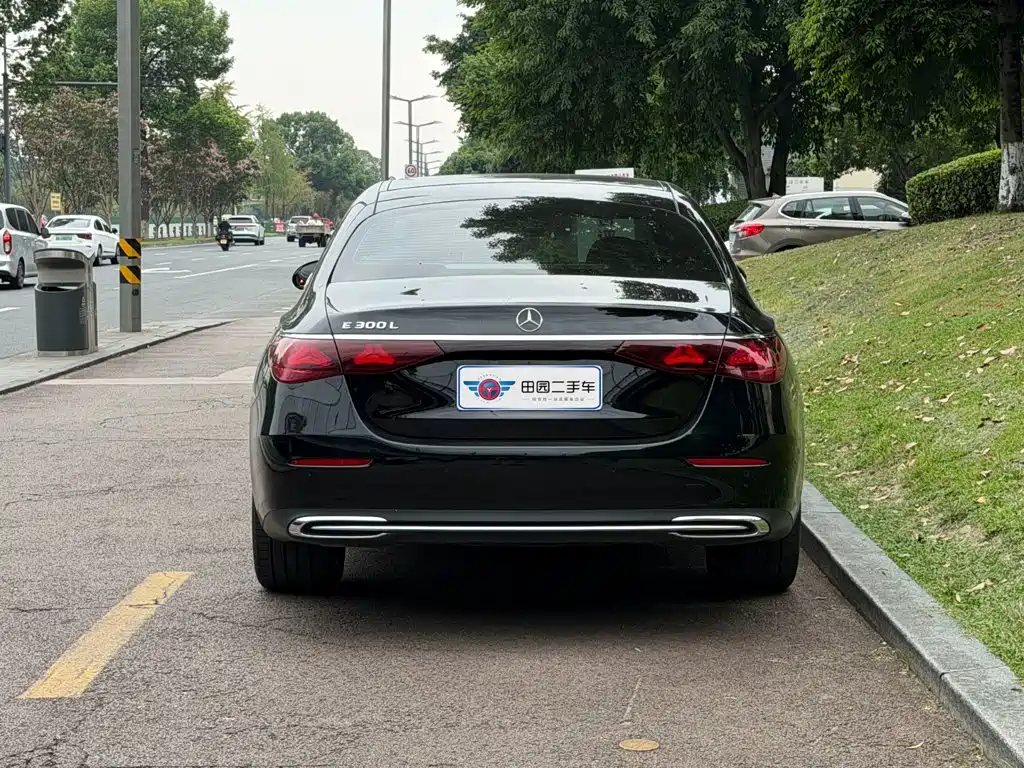 Mercedes-Benz E-Class — миниатюра 5
