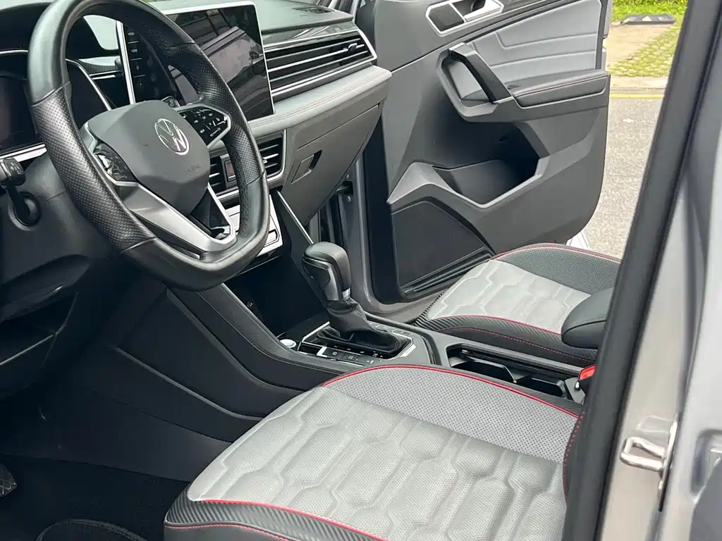 Volkswagen Tiguan L PHEV — миниатюра 6
