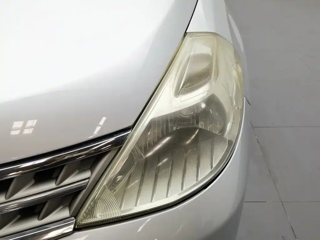 Nissan Tiida — миниатюра 7