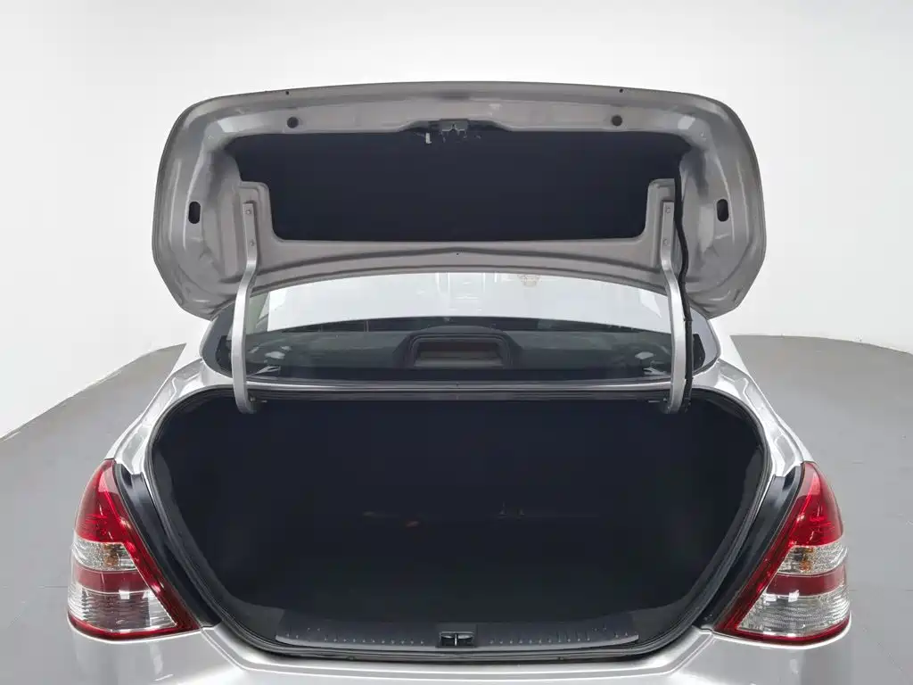 Nissan Tiida — миниатюра 16