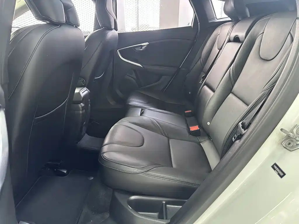Volvo V40 — миниатюра 5