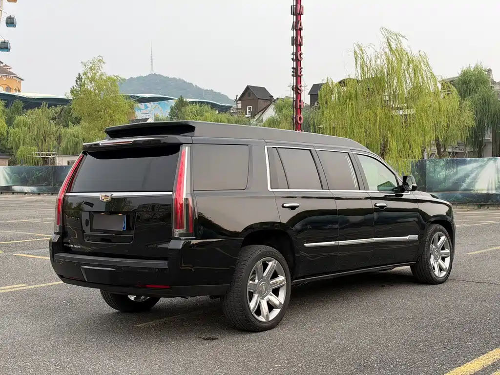 Cadillac Escalade — миниатюра 5