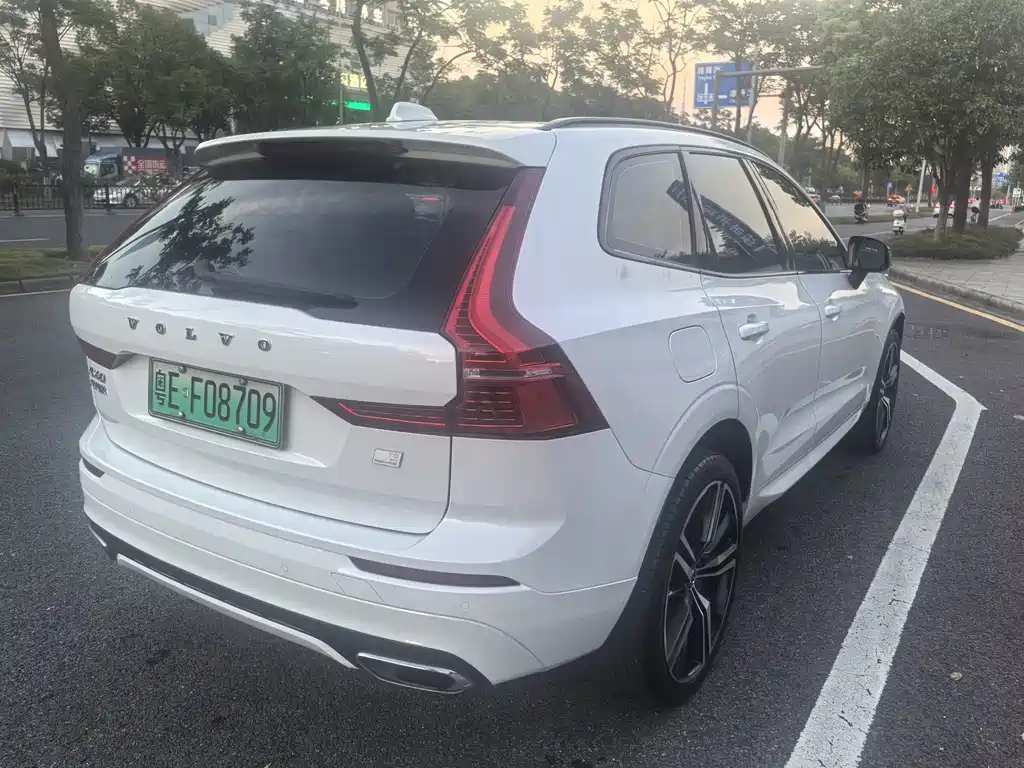 Volvo XC60 PHEV — миниатюра 7