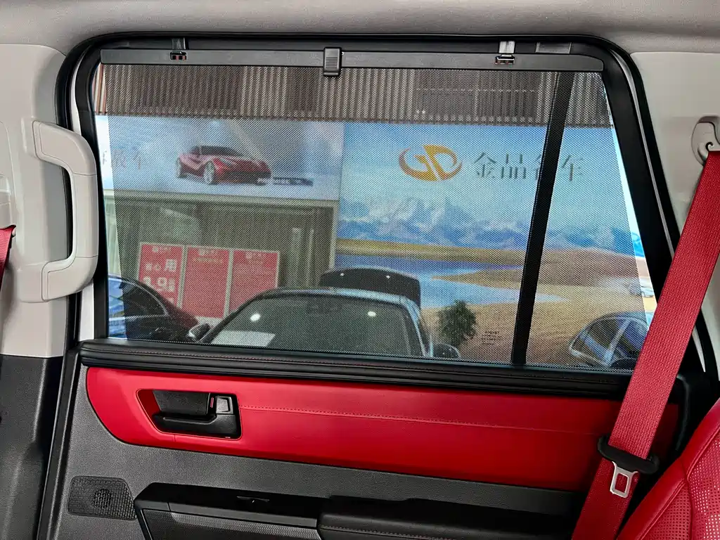 Toyota Sequoia — миниатюра 20
