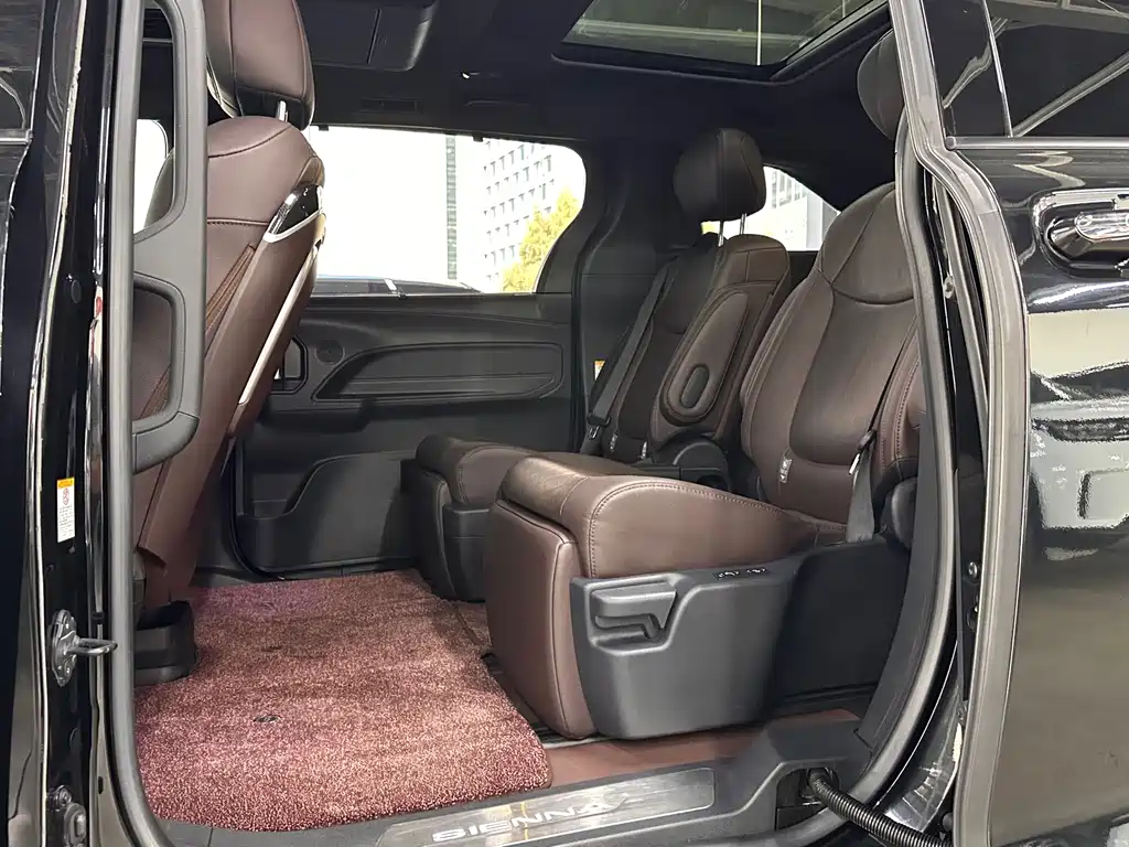Toyota Sienna — миниатюра 4