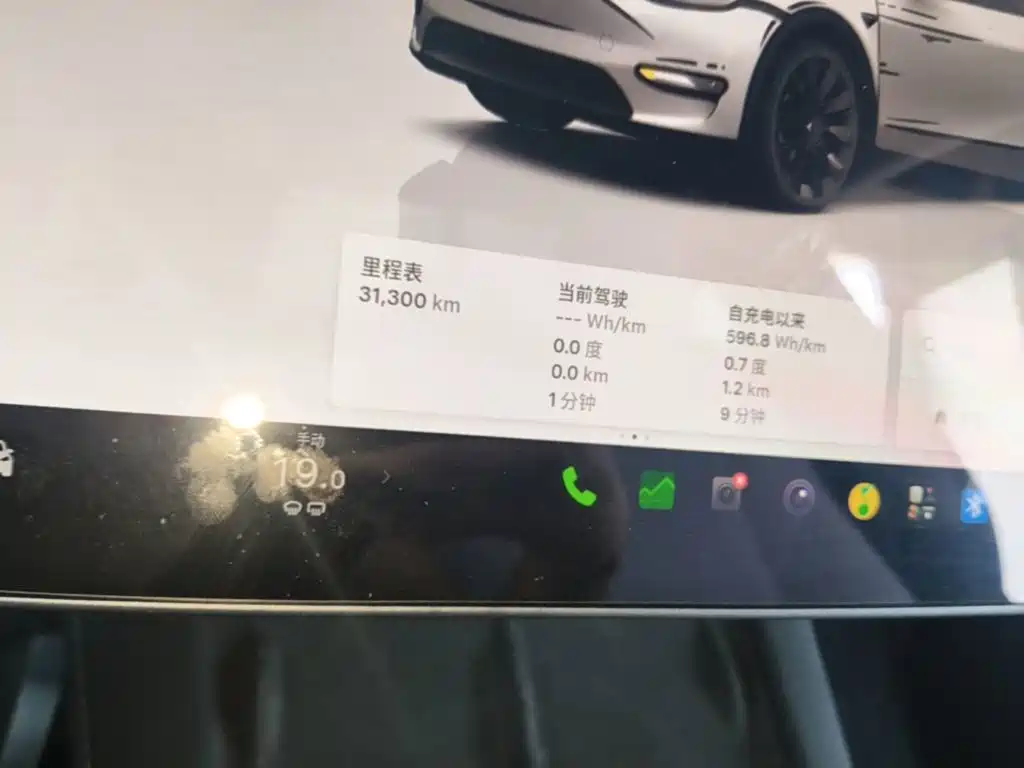 Tesla Model Y — миниатюра 12