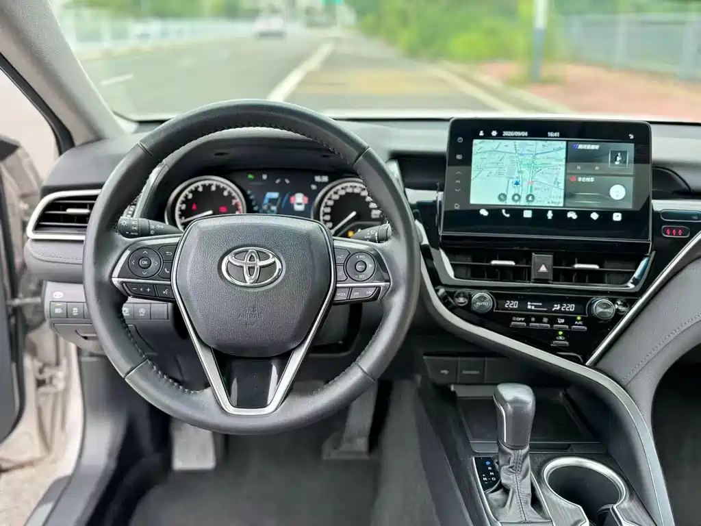 Toyota Camry — миниатюра 9
