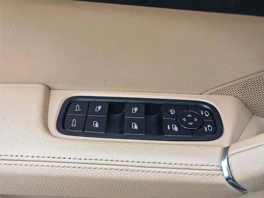 Porsche Cayenne — миниатюра 37