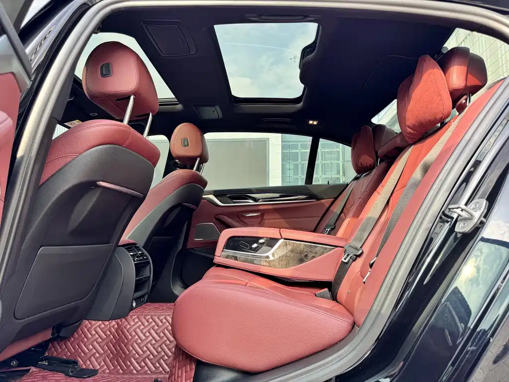 BMW 5 Series — миниатюра 9