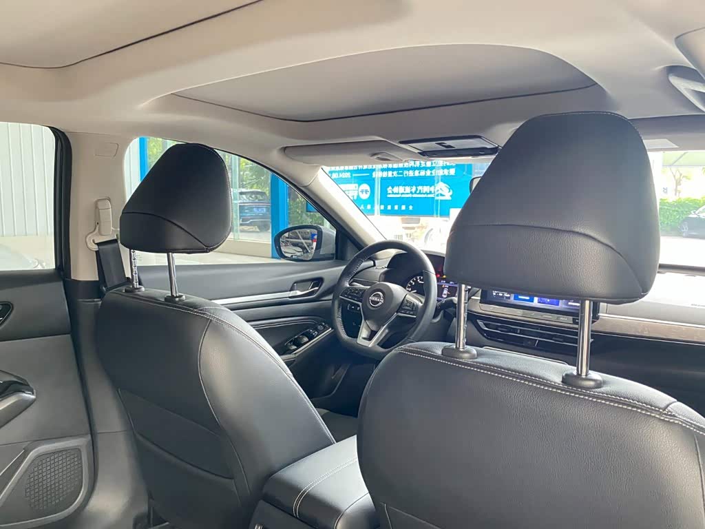 Nissan Teana 2.0 л 2023 г. Белый, пробег 37000 км