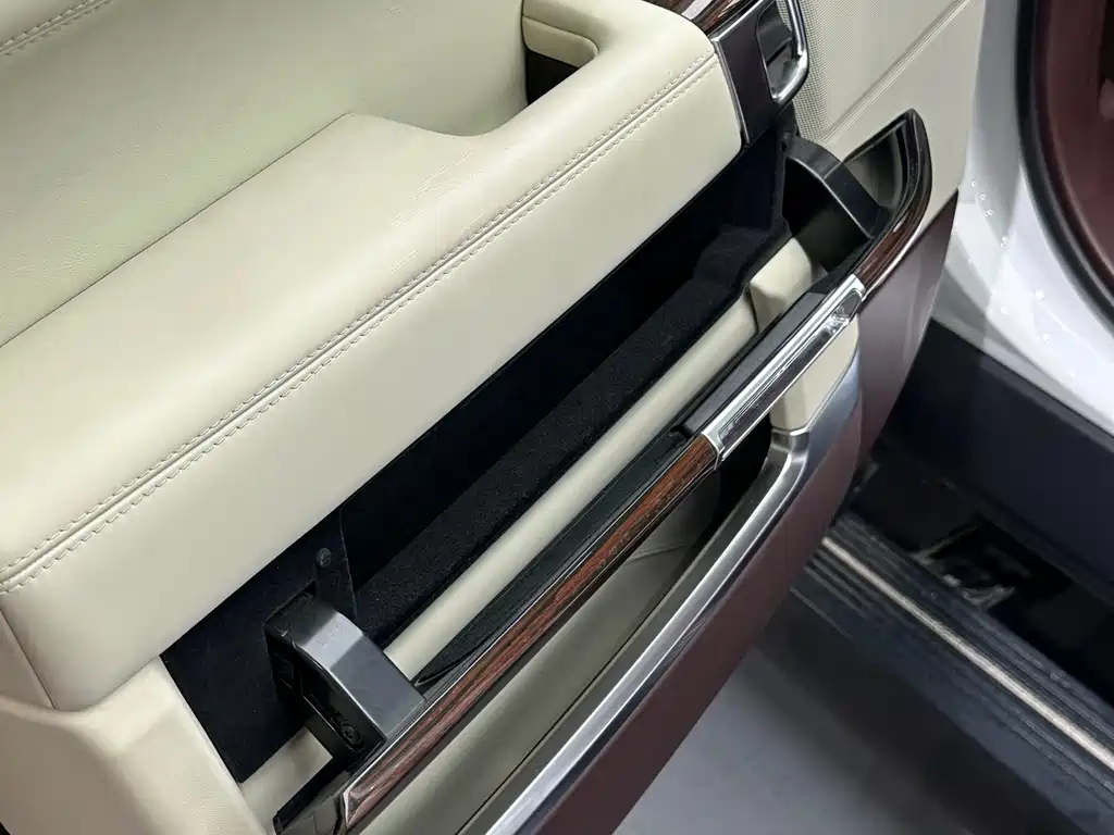 Land Rover Range Rover — миниатюра 12