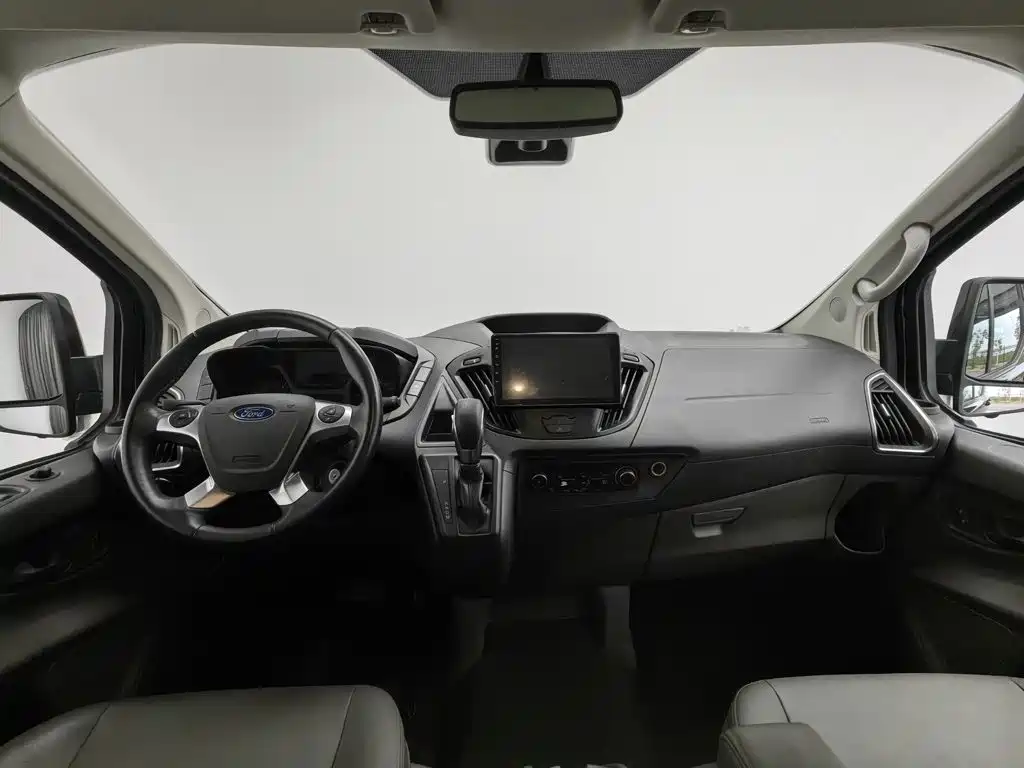 Ford Tourneo — миниатюра 5