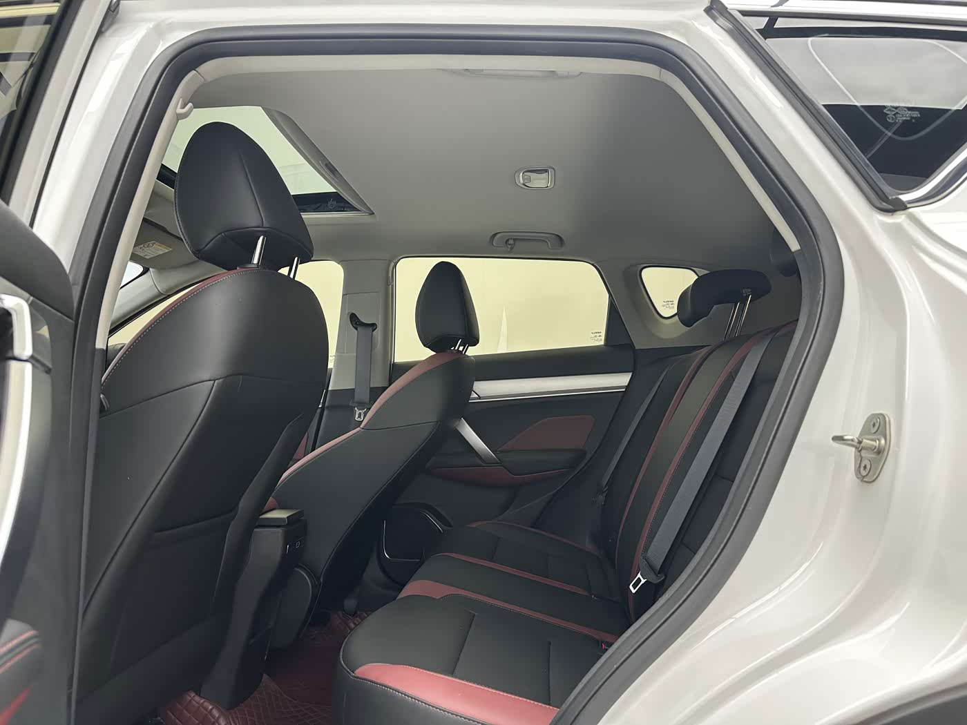 Geely Binyue 1.4 л 2022 г. Белый, пробег 29000 км
