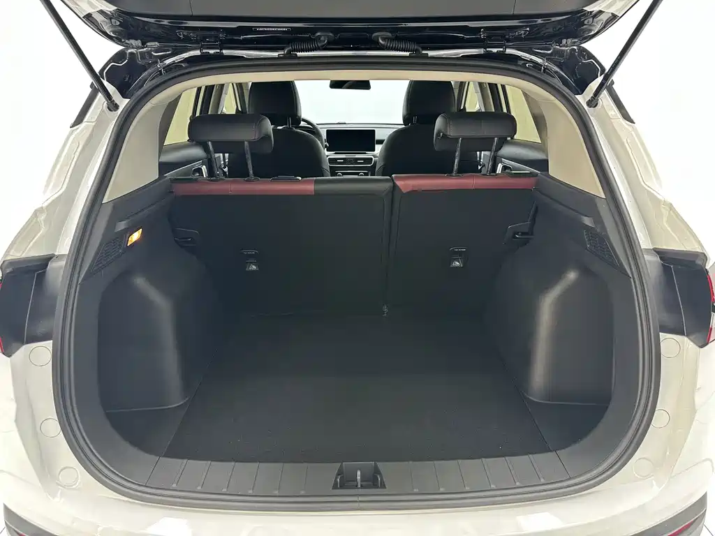 Geely Binyue — миниатюра 17