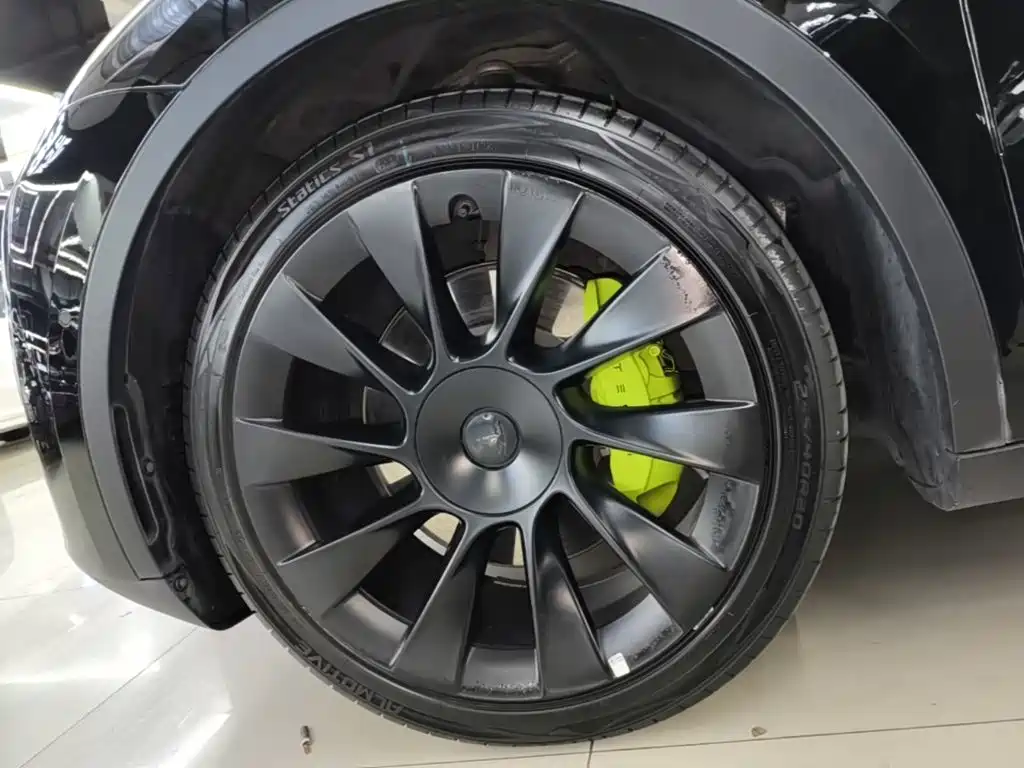 Tesla Model Y — миниатюра 23