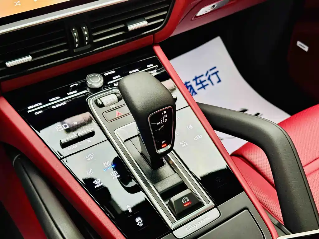 Porsche Cayenne — миниатюра 7