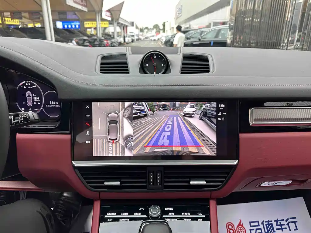 Porsche Cayenne — миниатюра 10