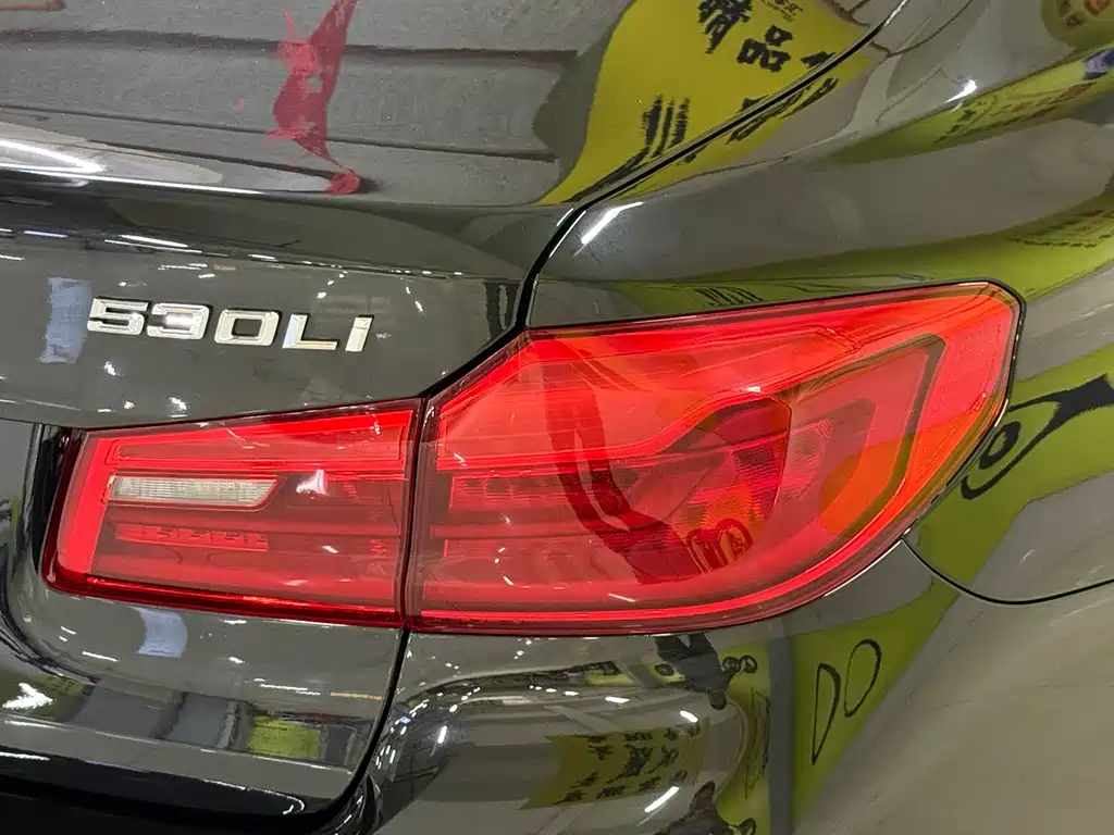 BMW 5 Series — миниатюра 7