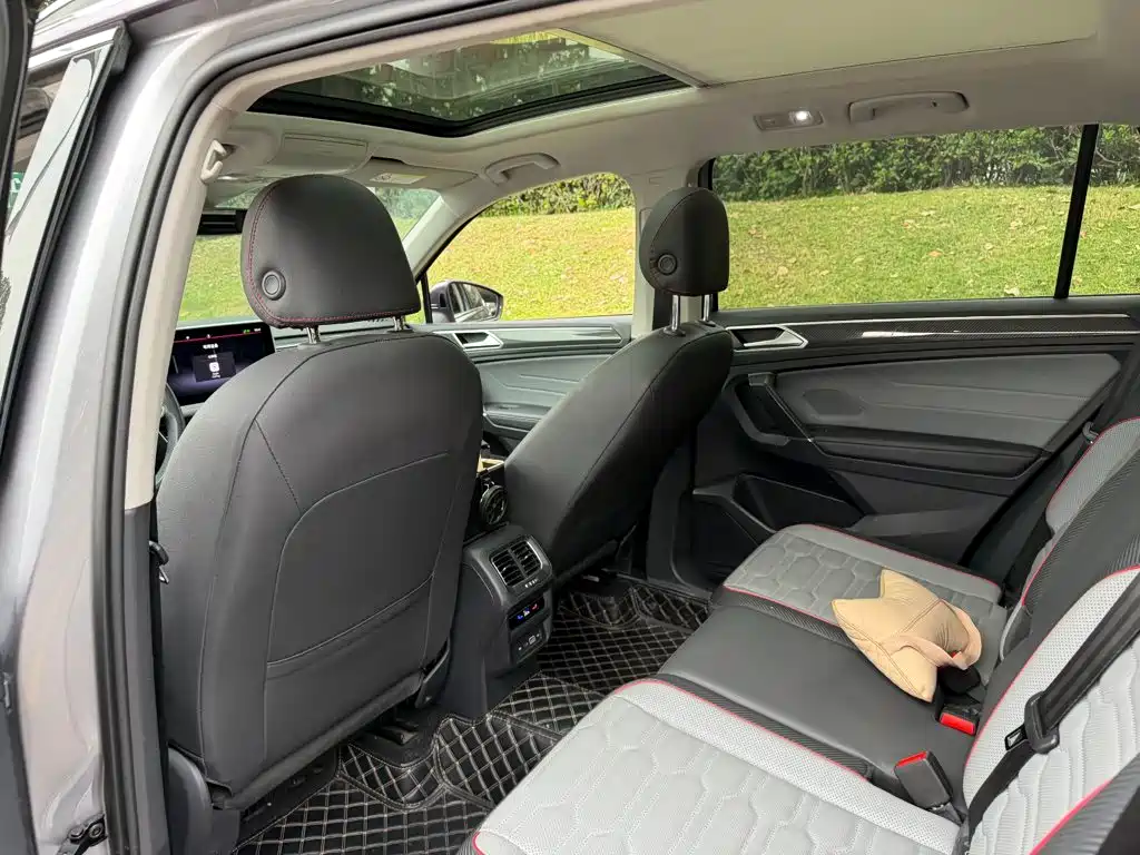 Volkswagen Tiguan L PHEV — миниатюра 11