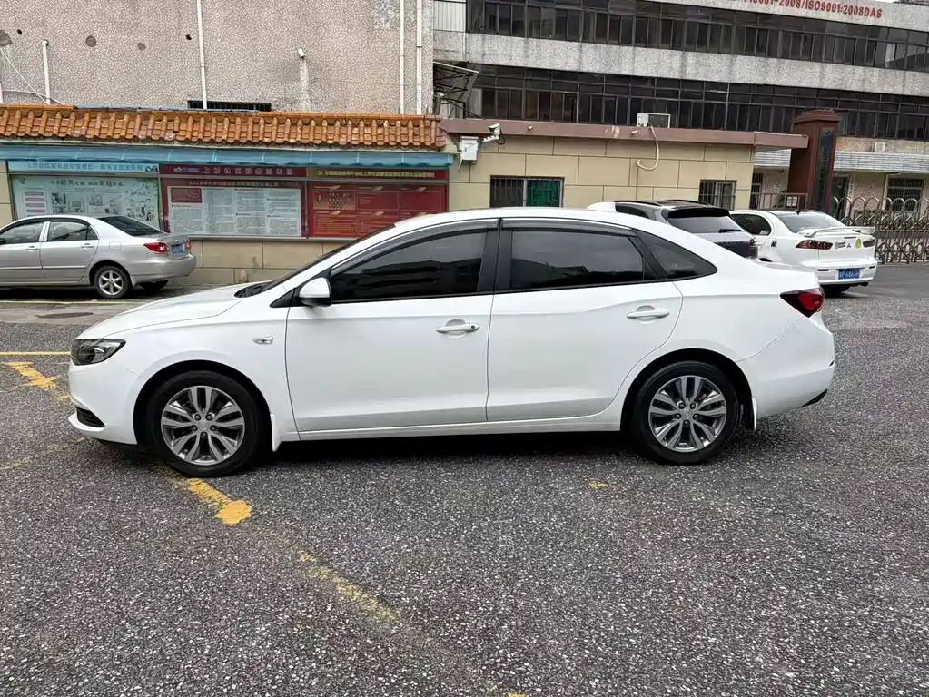 Buick Excelle — миниатюра 8