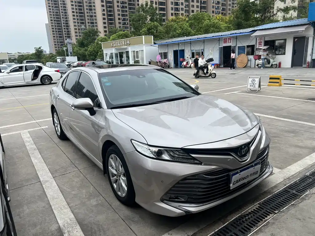 Toyota Camry — миниатюра 3