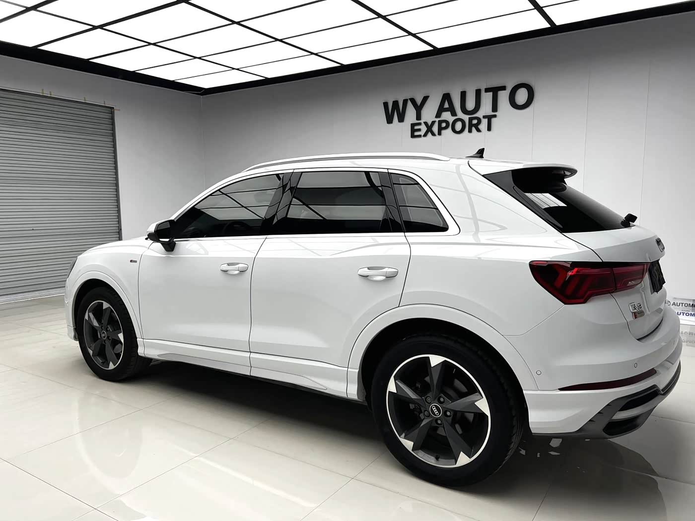 Audi Q3 1.4 л 2022 г. Белый, пробег 36000 км