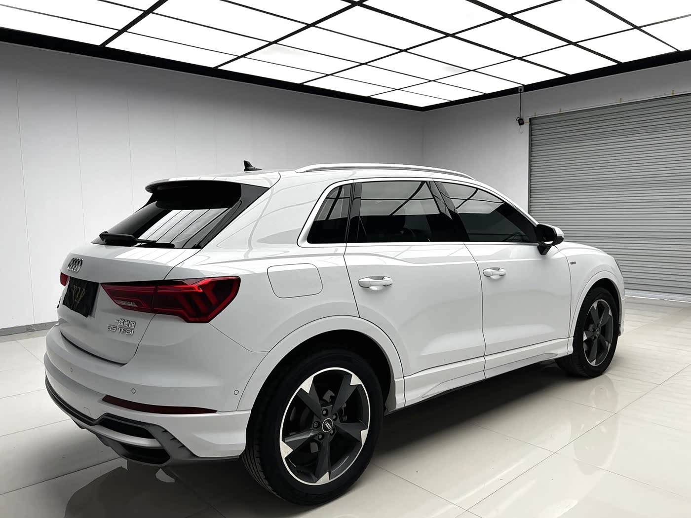Audi Q3 1.4 л 2022 г. Белый, пробег 36000 км